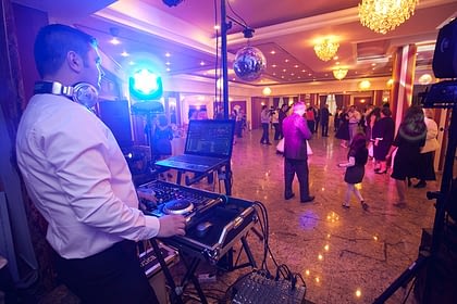 petrecere dj